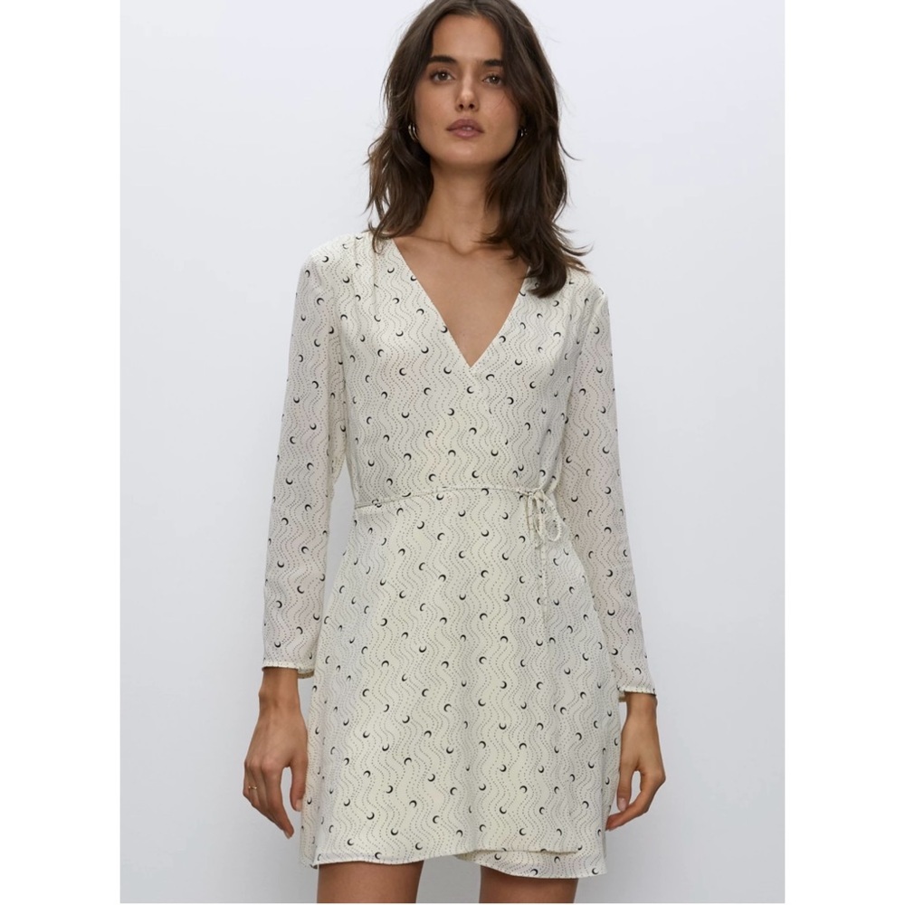 Aritzia - Babaton Cream Coloured Optima Mini Wrap Dress